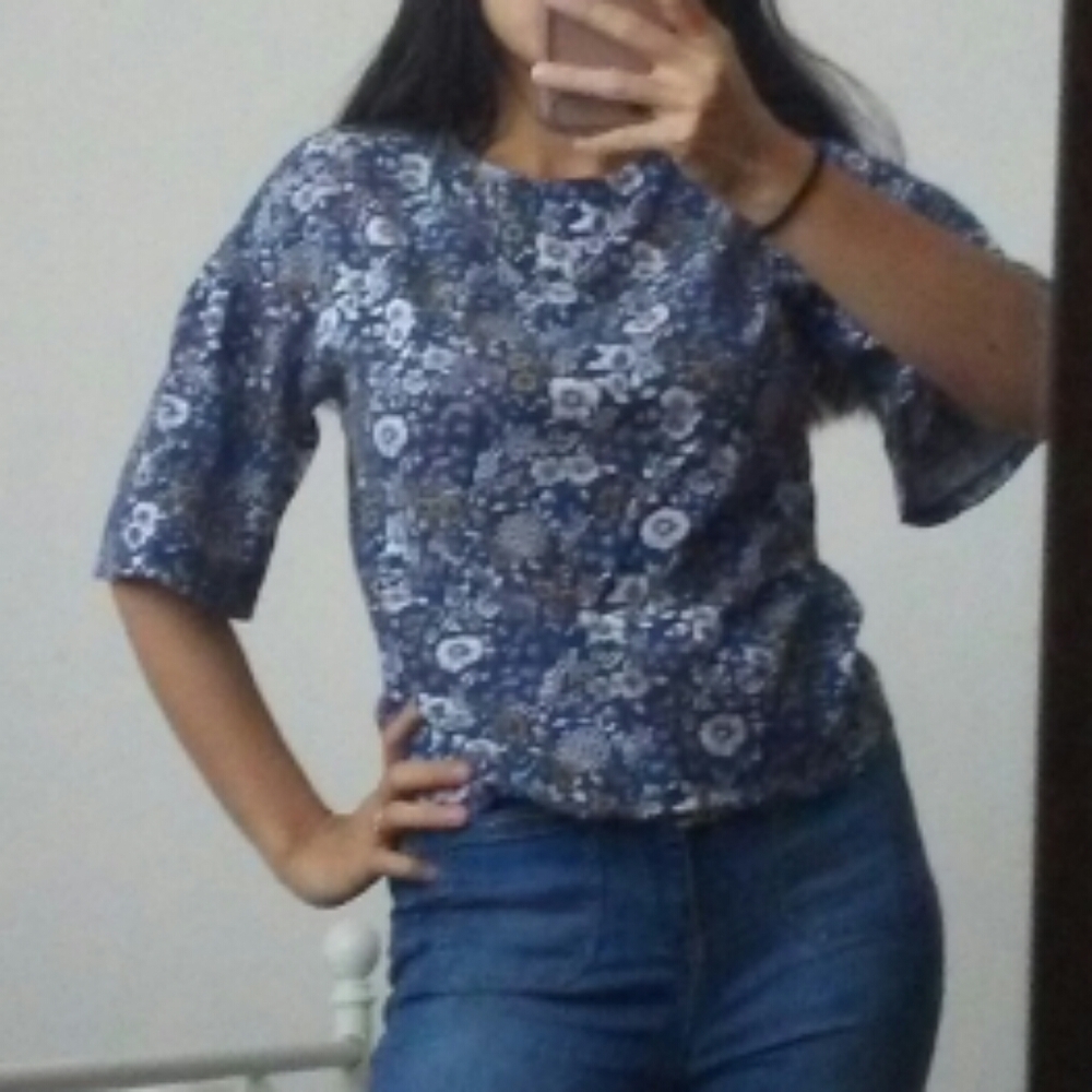 Uniqlo Floral Top with Loose Sleeves